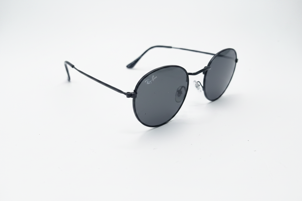 Ray-Ban Round Crna/Crna - kosi kut