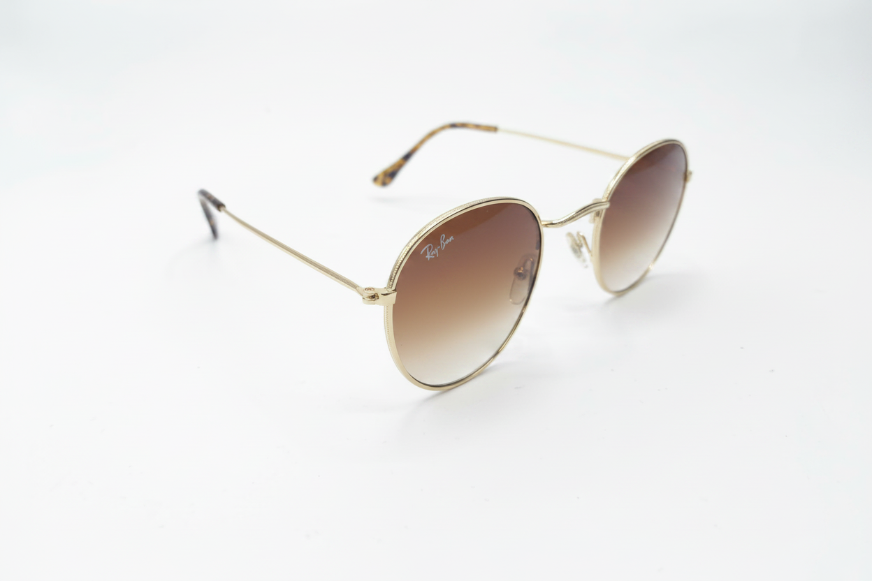 Ray-Ban Round Smeđa/Zlatna - kosi kut